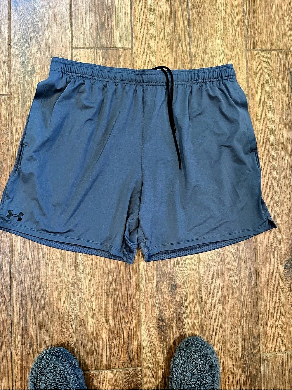 Under Armour HeatGear Loose Fit Athletic Shorts 8” pockets (grey) Men's 2XL